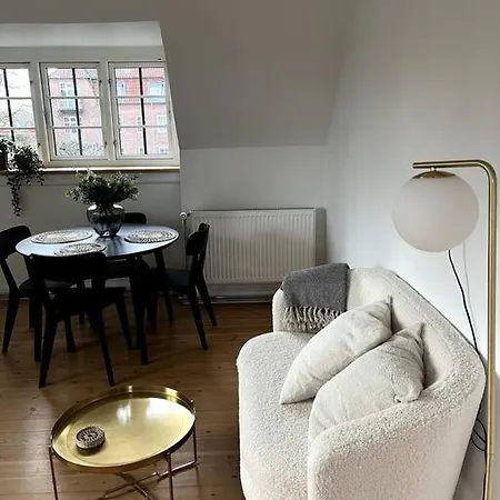Lys Nyrenoveret Lejlighed I C Apartment